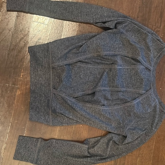 Cut out long sleeve - Picture 1 of 3
